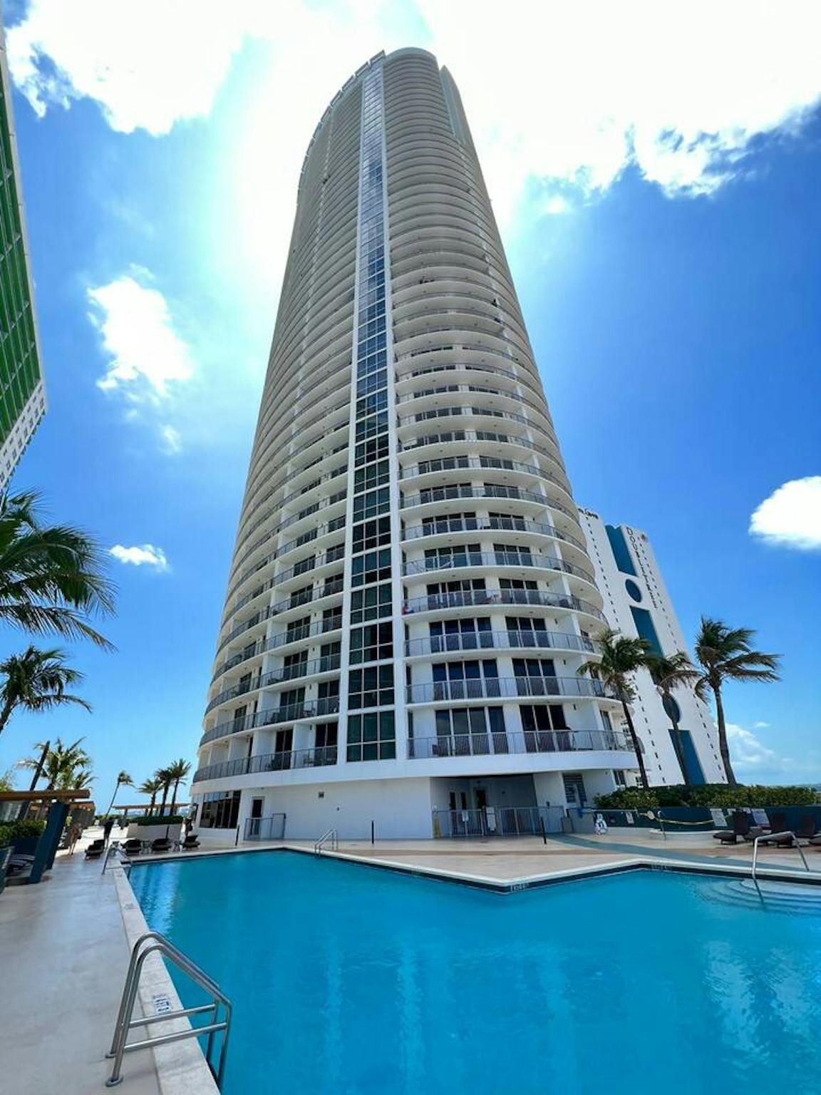  Entire Place  -  N Bayshore Dr, Miami, FL  - Gallery -  1