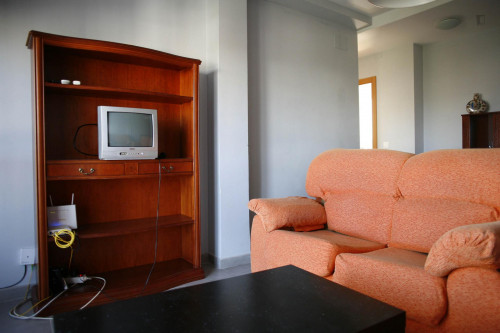Modest double bedroom close to Universidad de Sevilla