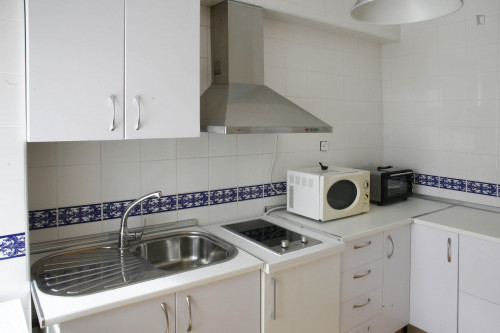 Modest double bedroom close to Universidad de Sevilla  - Gallery -  5
