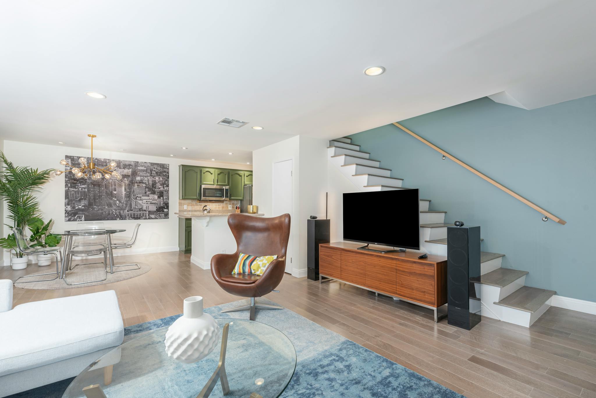  Entire Place  -  N Gardner St, West Hollywood, CA  - Gallery -  1