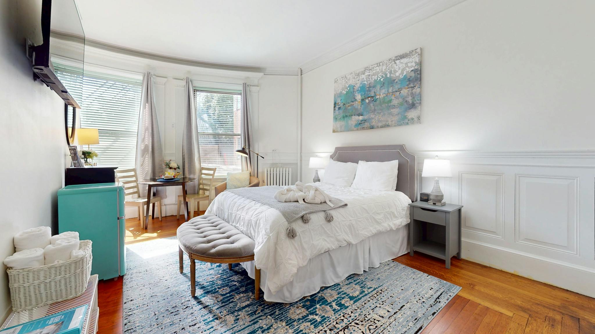 Private Room - Beacon Street, Brookline, MA - Gallery - 1