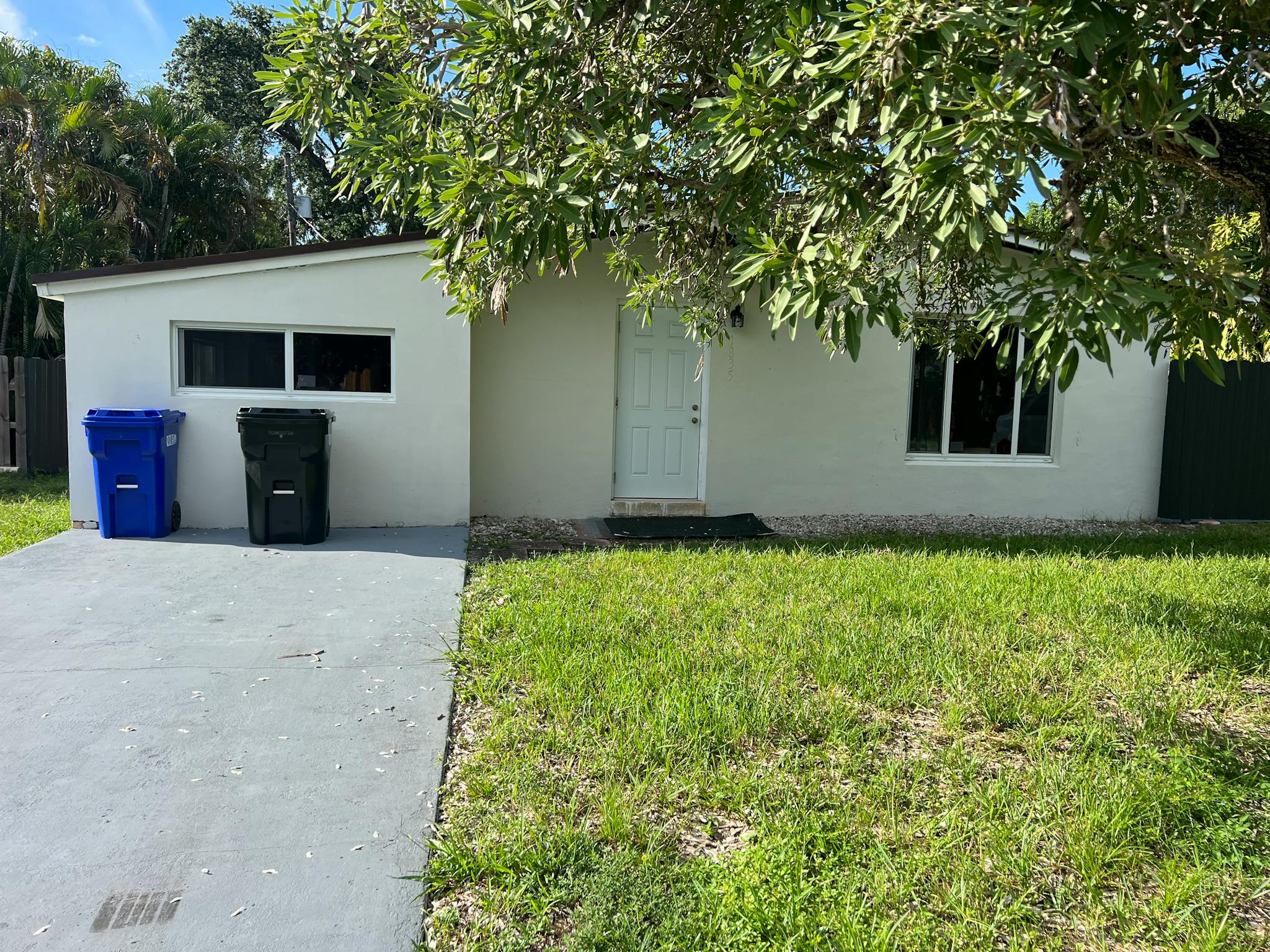 Shared Room - Northeast 153rd Street, North Miami Beach, FL - Gallery - 1