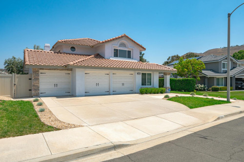 Crestlake Lane, Riverside, CA
