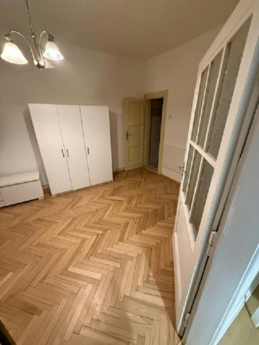 Holandská, Hlavní město Praha