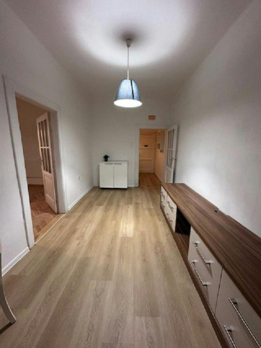 Holandská, Hlavní město Praha