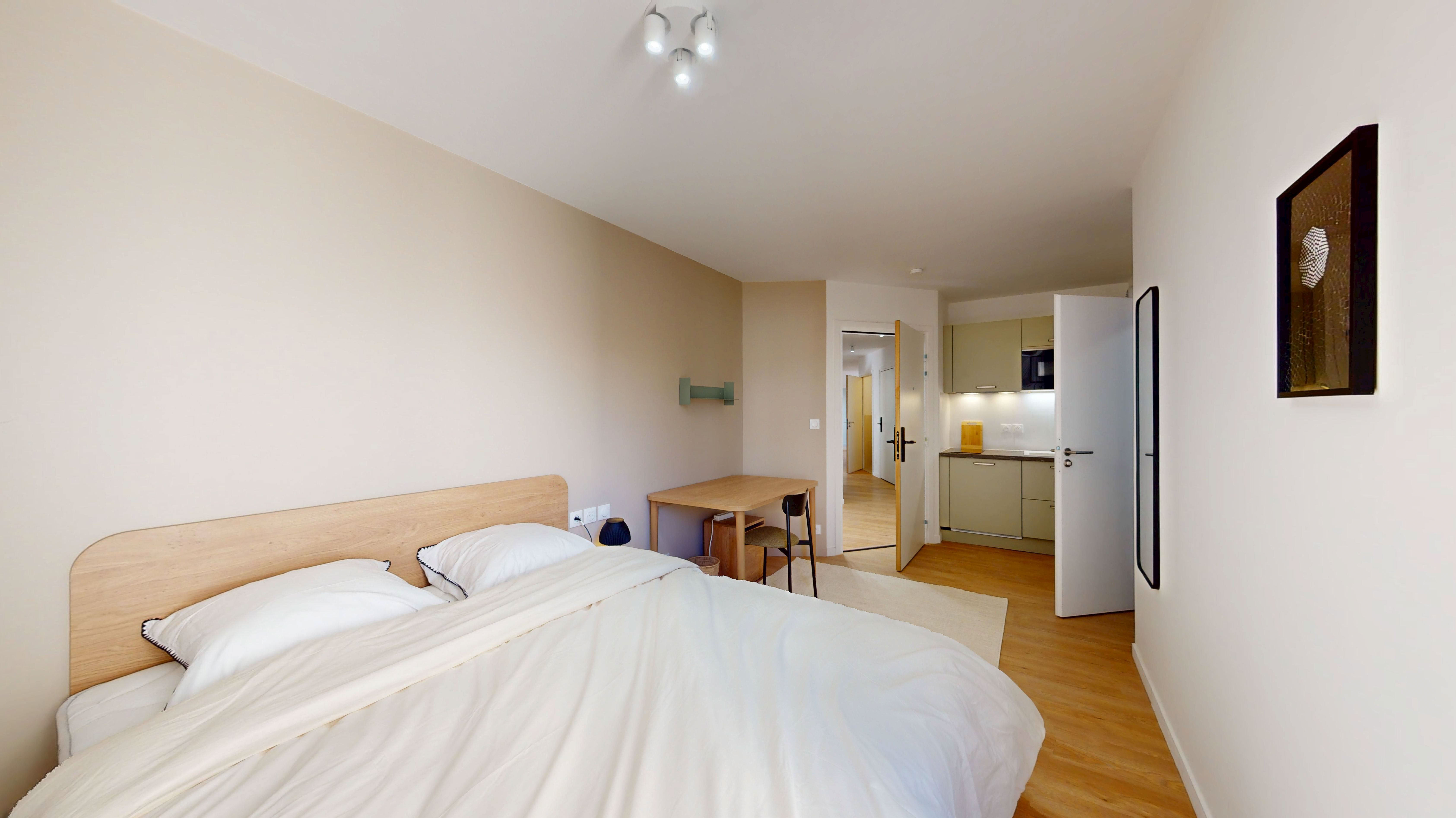 Room 201 - 9