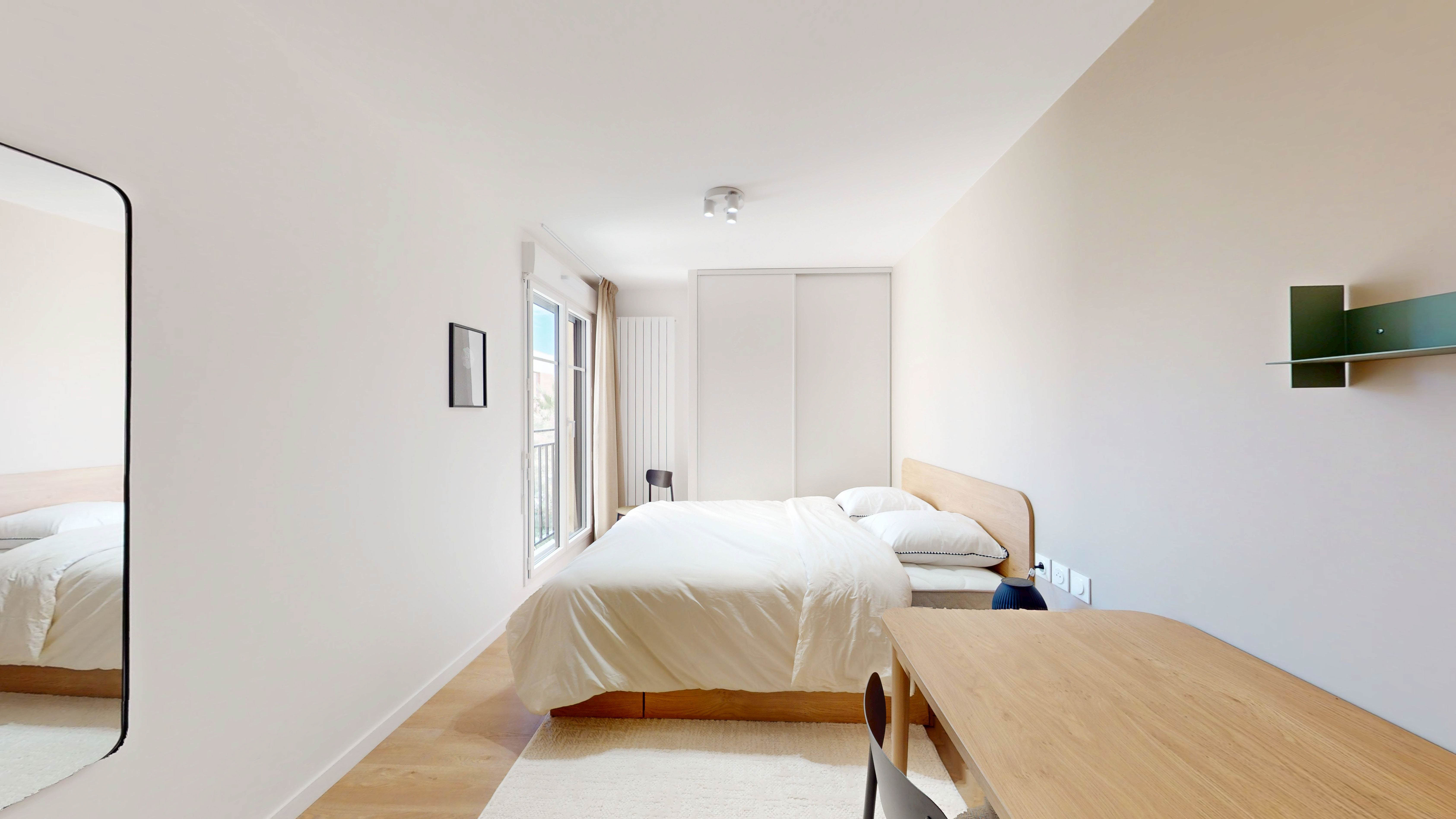 Room 201 - 8