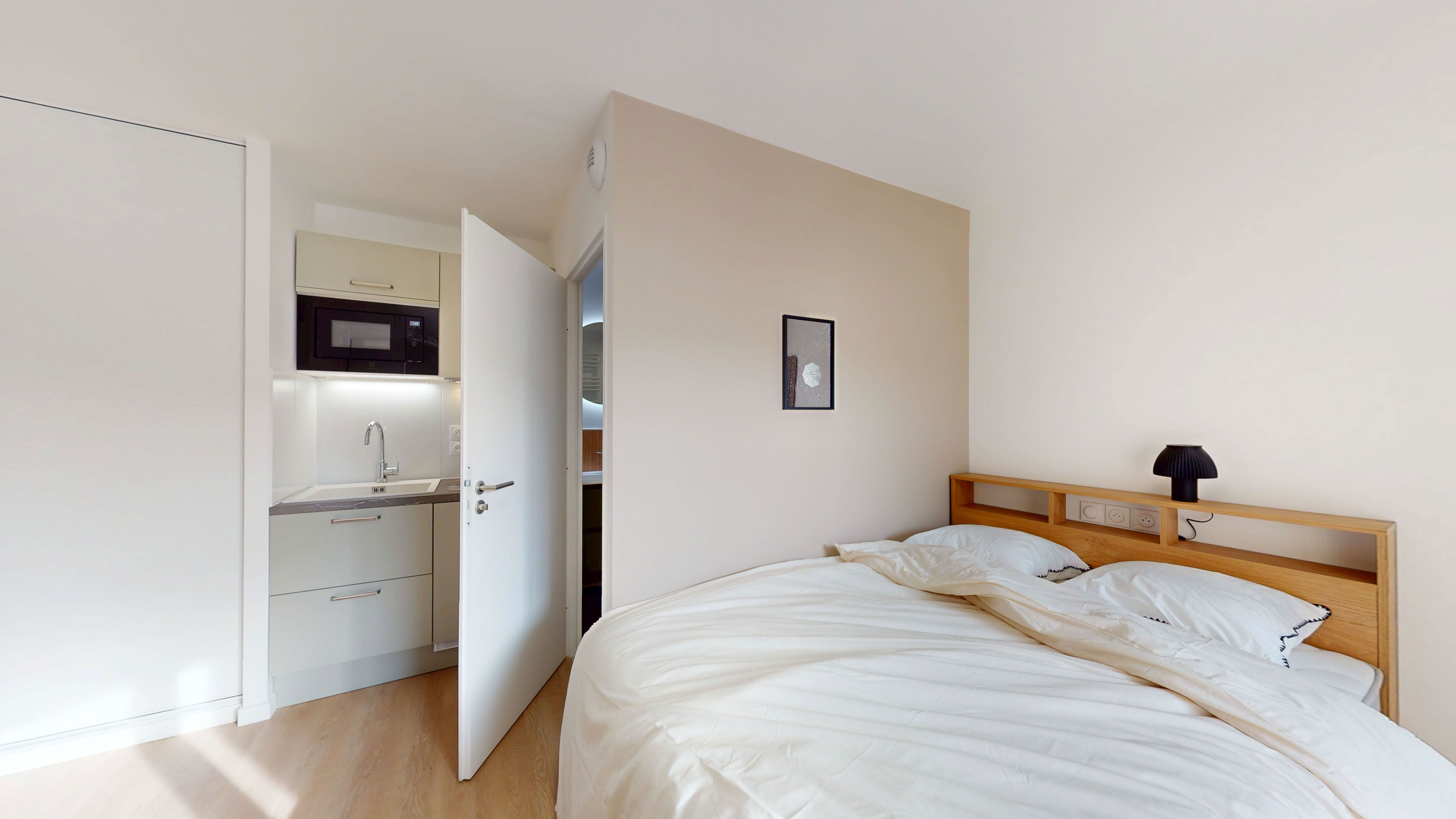 Room 202 - 7