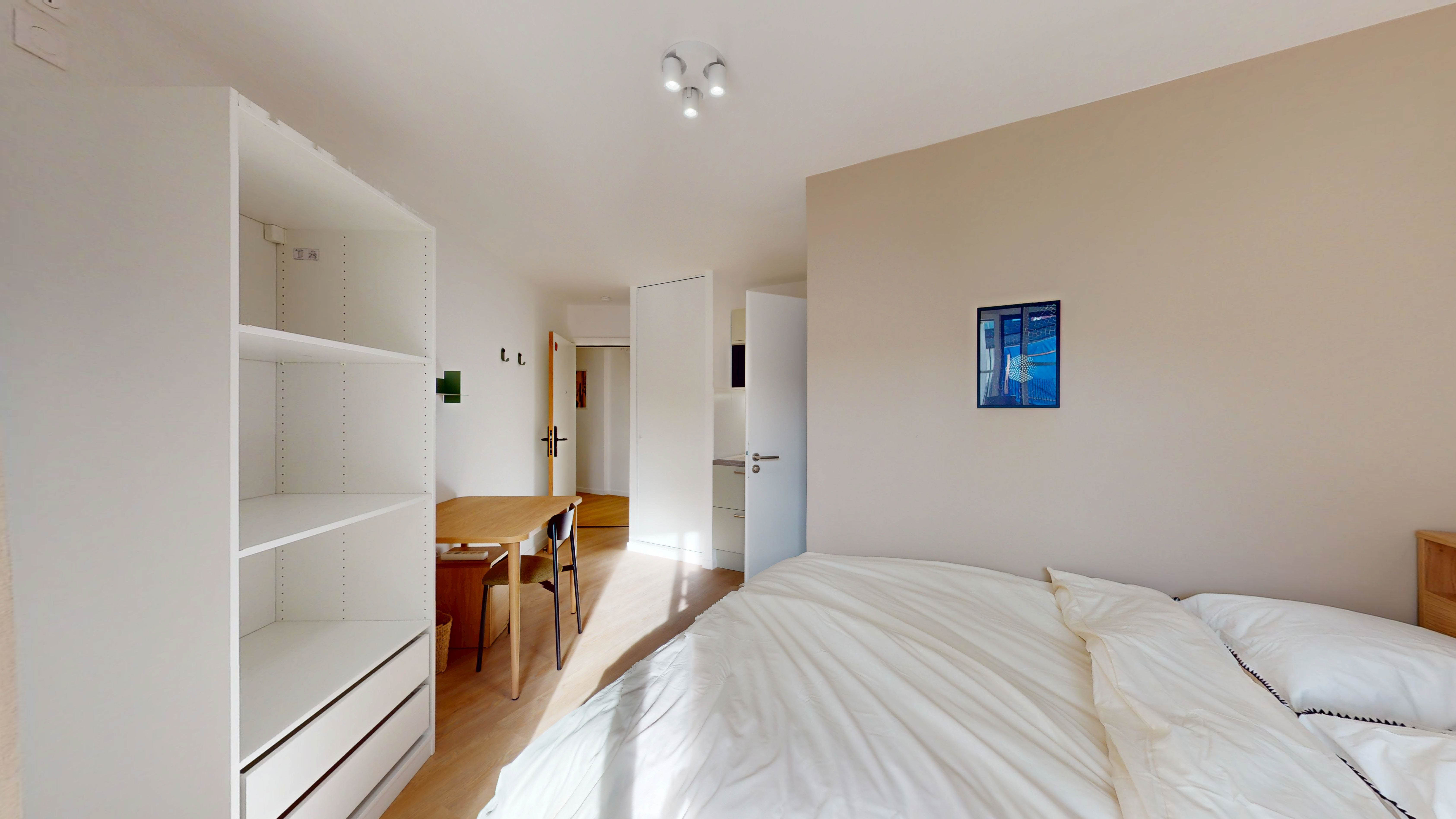 Room 202 - 8