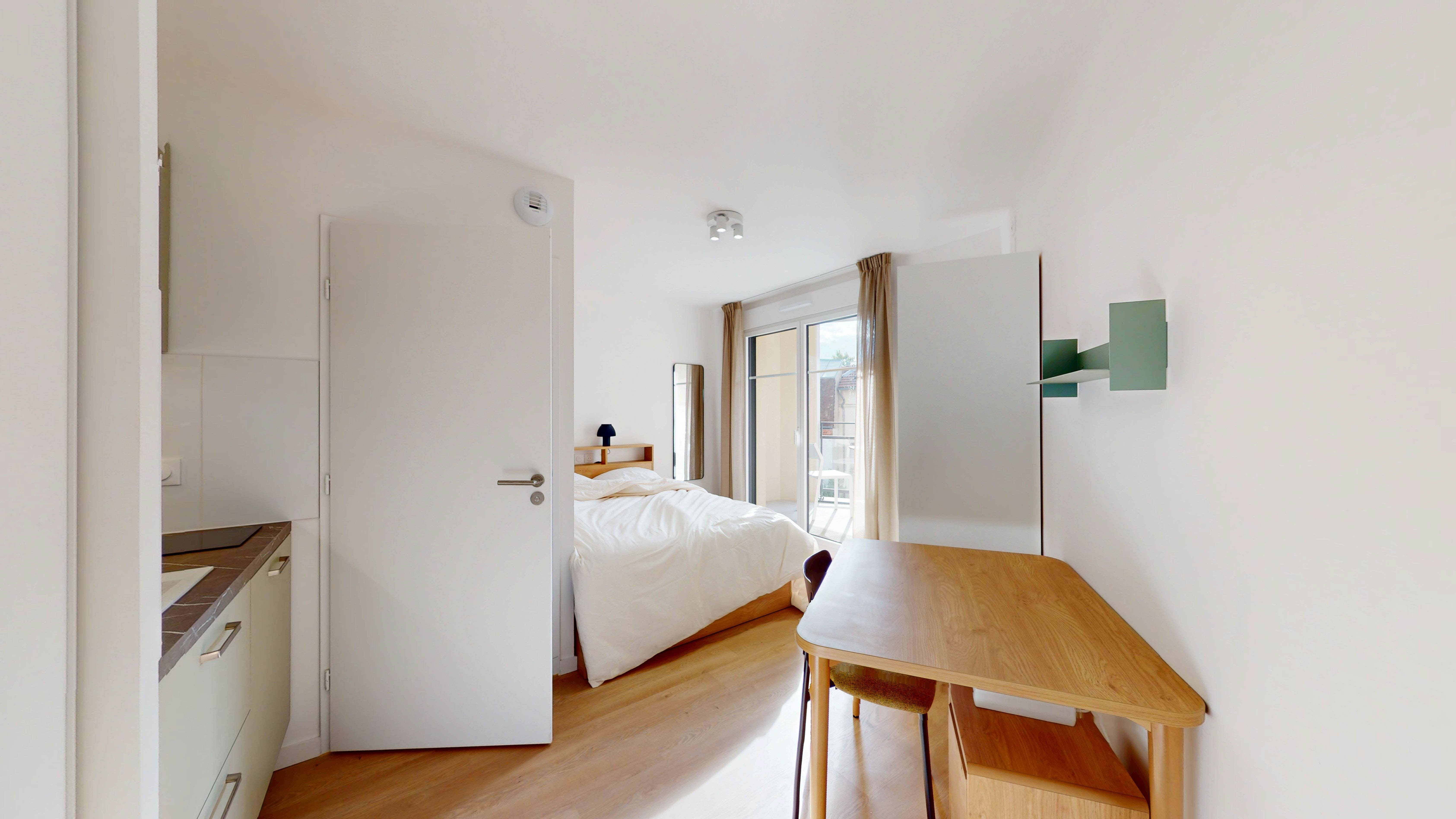 Room 202 - 5