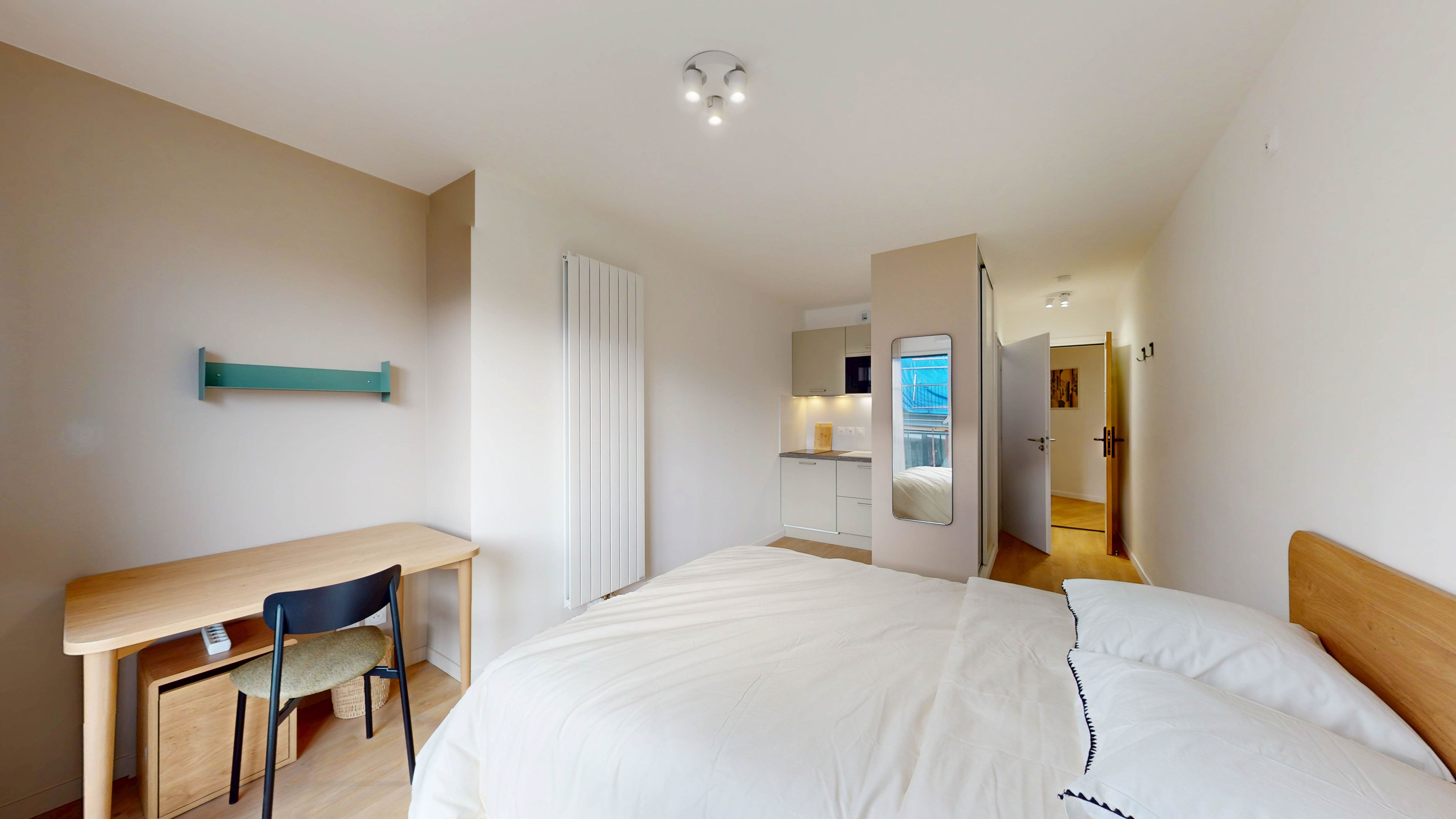 Room 203 - 8