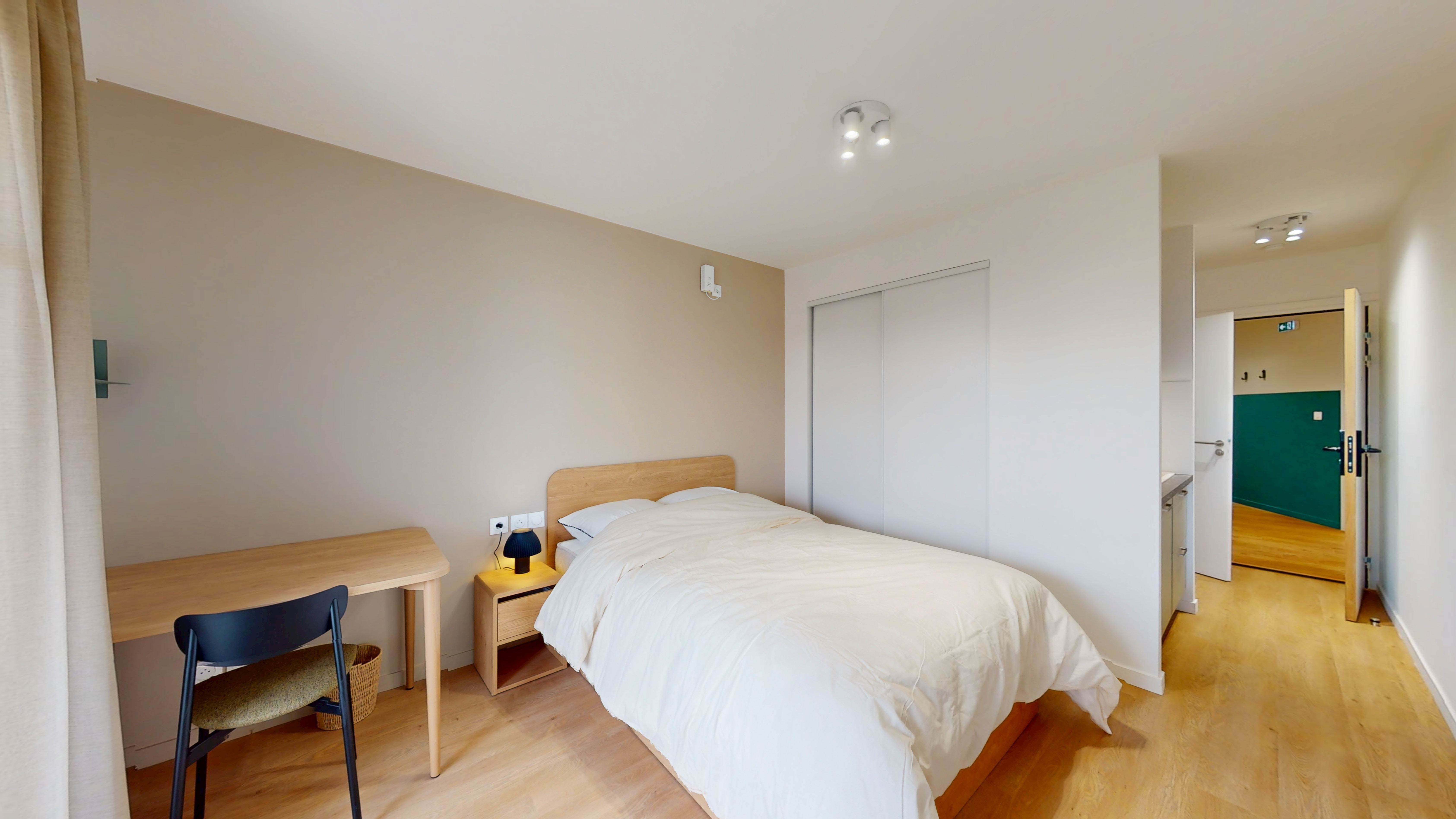 Room 210 - 8