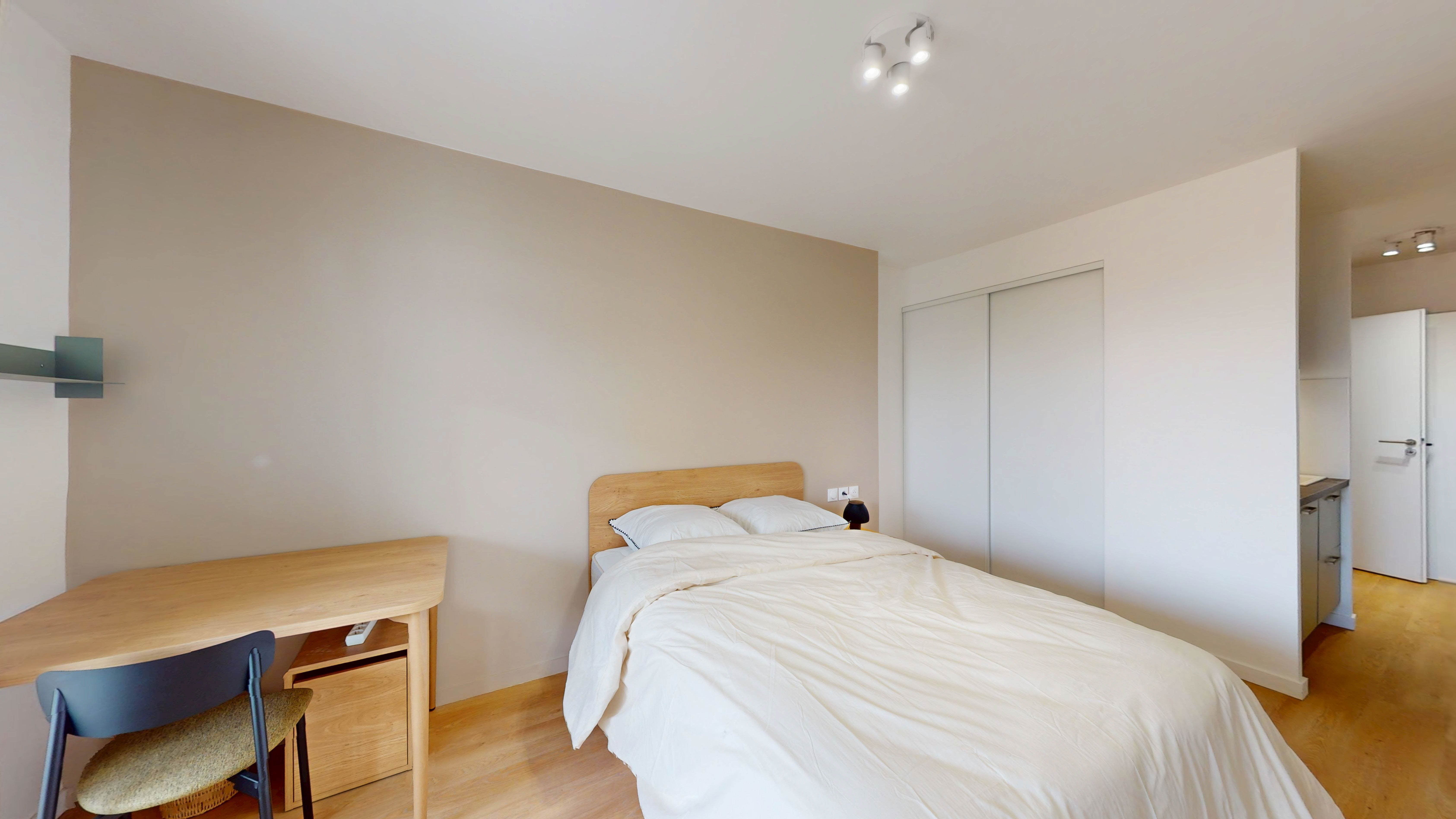 Room 211 - 8