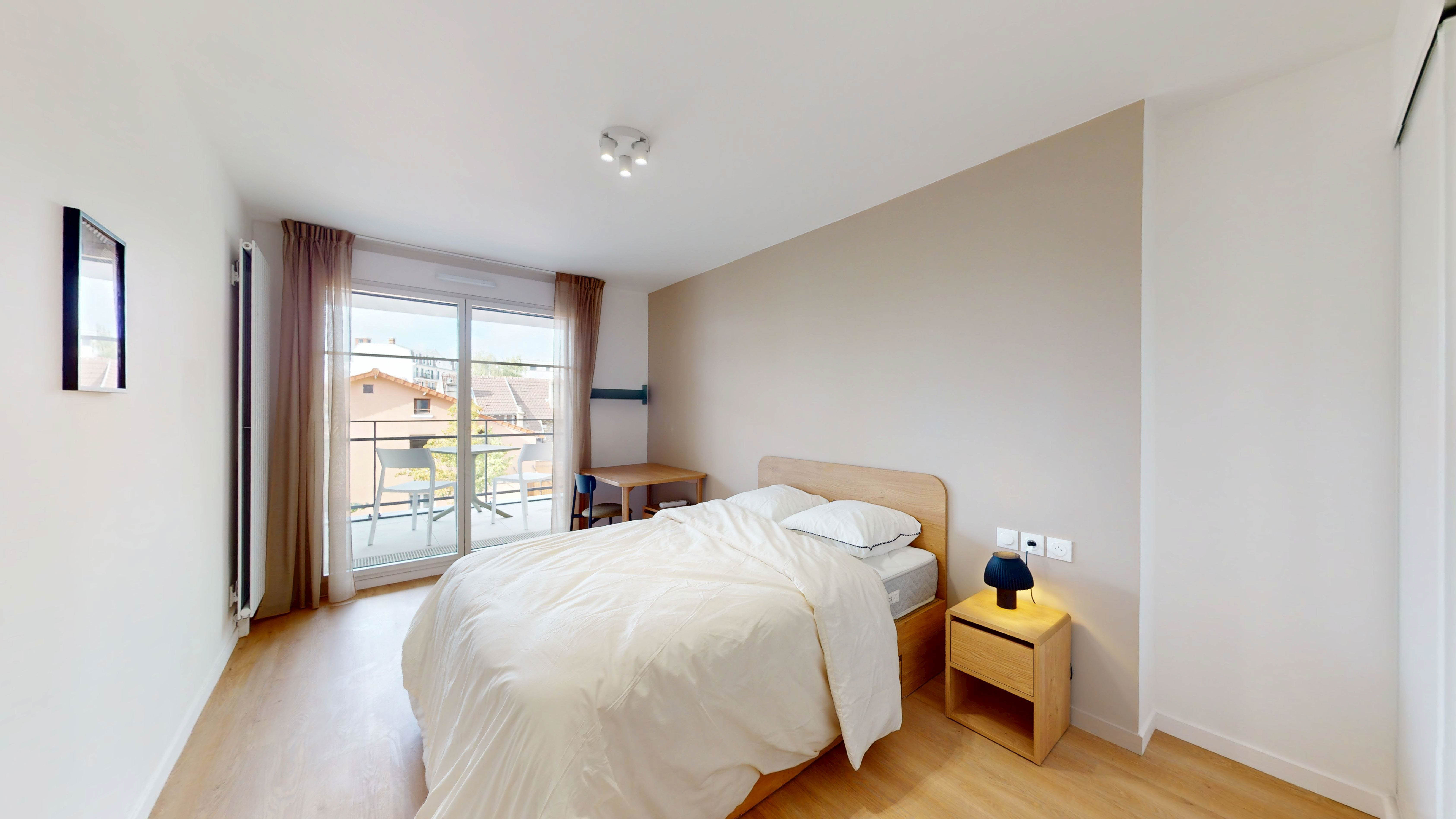 Room 211 - 6