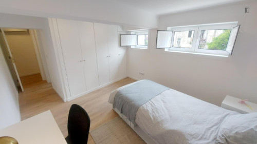 Shining Single Bedroom with a private bathroom close to  University of Coimbra 