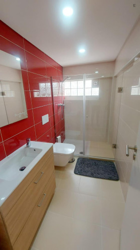 Shining Single Bedroom with a private bathroom close to  University of Coimbra   - Gallery -  5