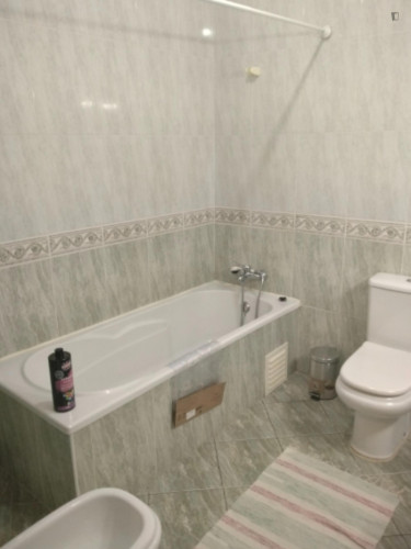 Fascinating 5 Bedroom Apartment with a balcony close to Bragança Castle - Gallery - 11