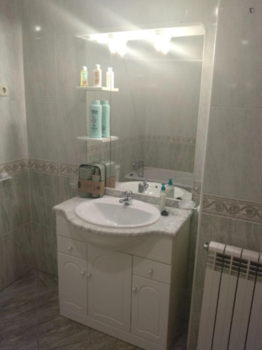 Fascinating 5 Bedroom Apartment with a balcony close to Bragança Castle