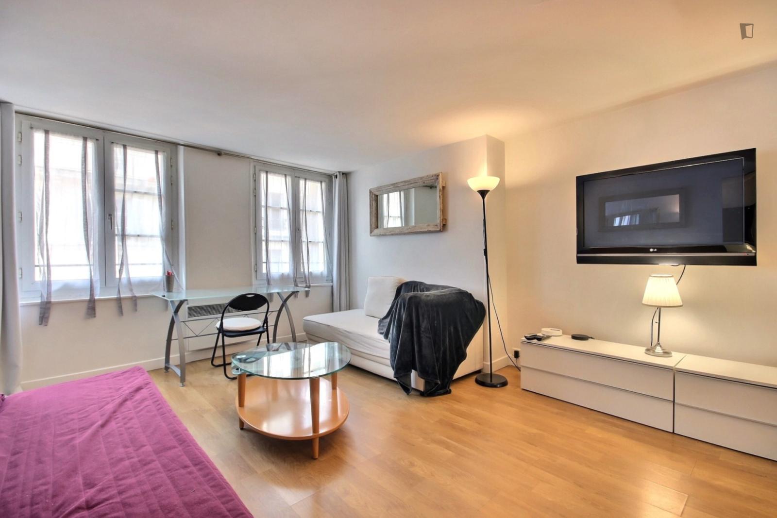 Snug Studio In The 6th Arrondissement - Snug studio in the 6th arrondissement - Gallery - 1