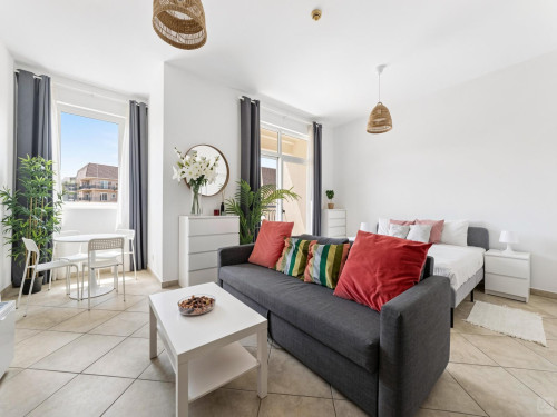 Superb Studio Apartment with Balcony Home