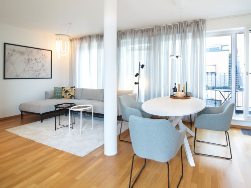 Modern Urban Living in Hamburg-Altona: Stylish 2-Room Apartment with Balcony & Prime Location