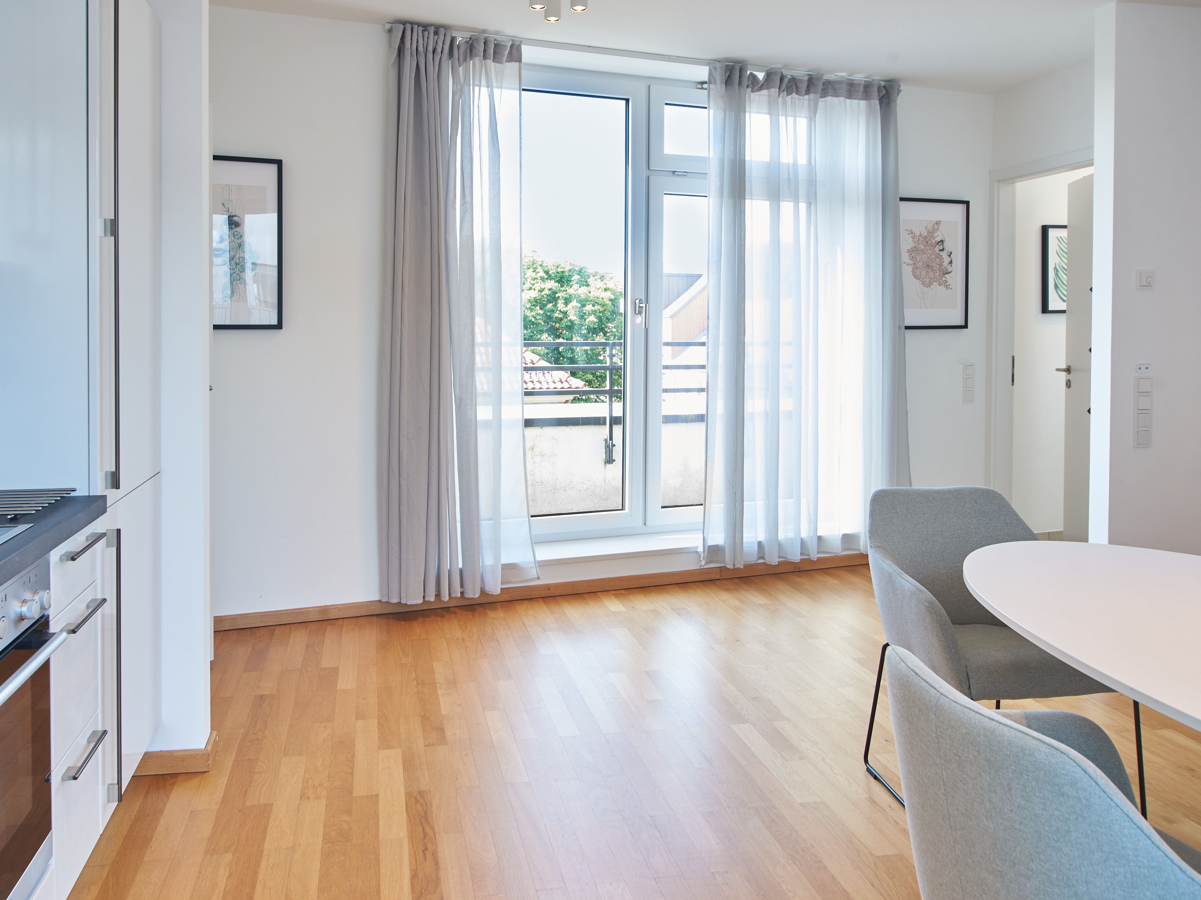 Modern Urban Living In Hamburg-Altona: Stylish 2-Room Apartment With Balcony & Prime Location - 13