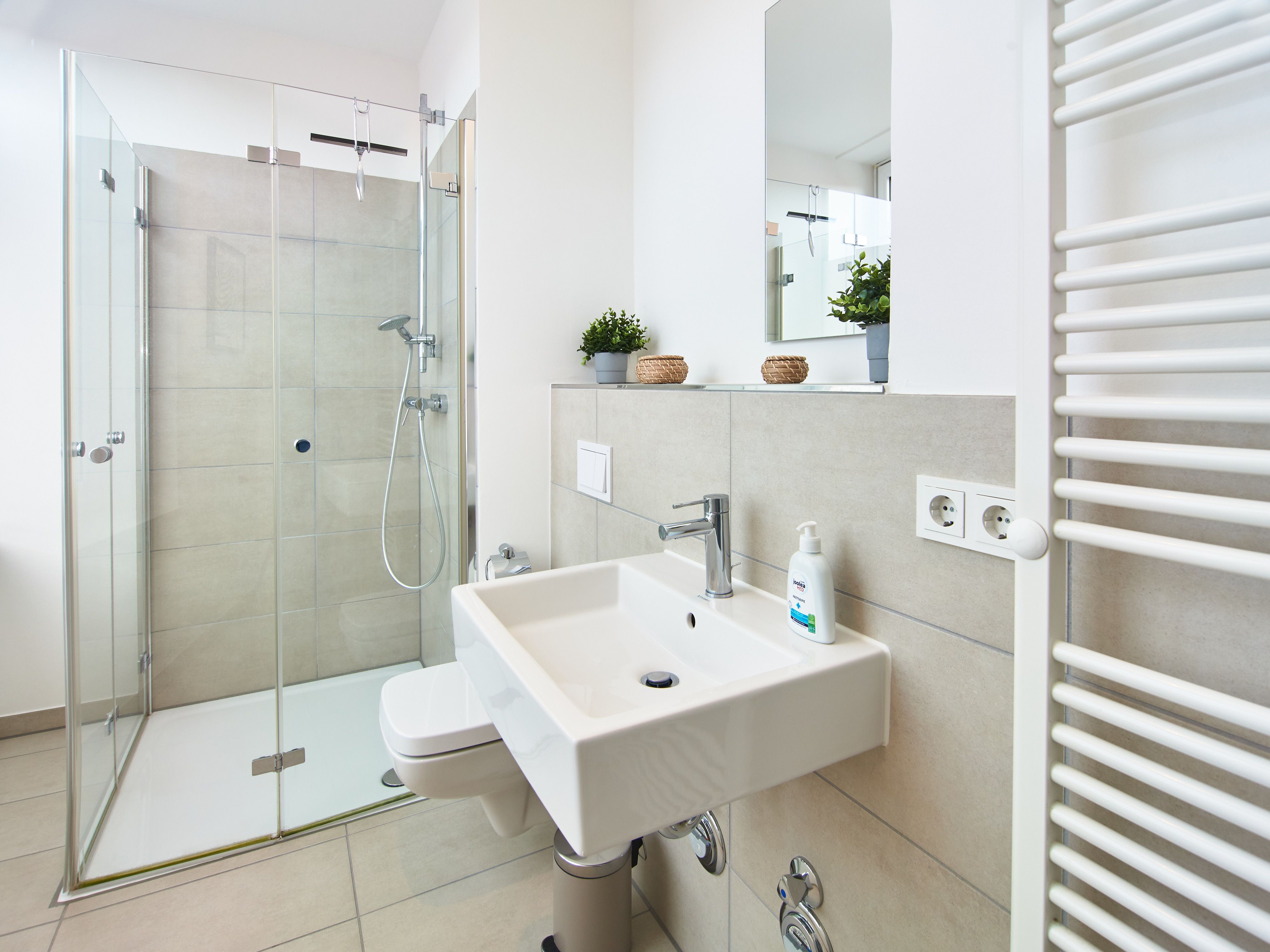 Modern Urban Living In Hamburg-Altona: Stylish 2-Room Apartment With Balcony & Prime Location - 5