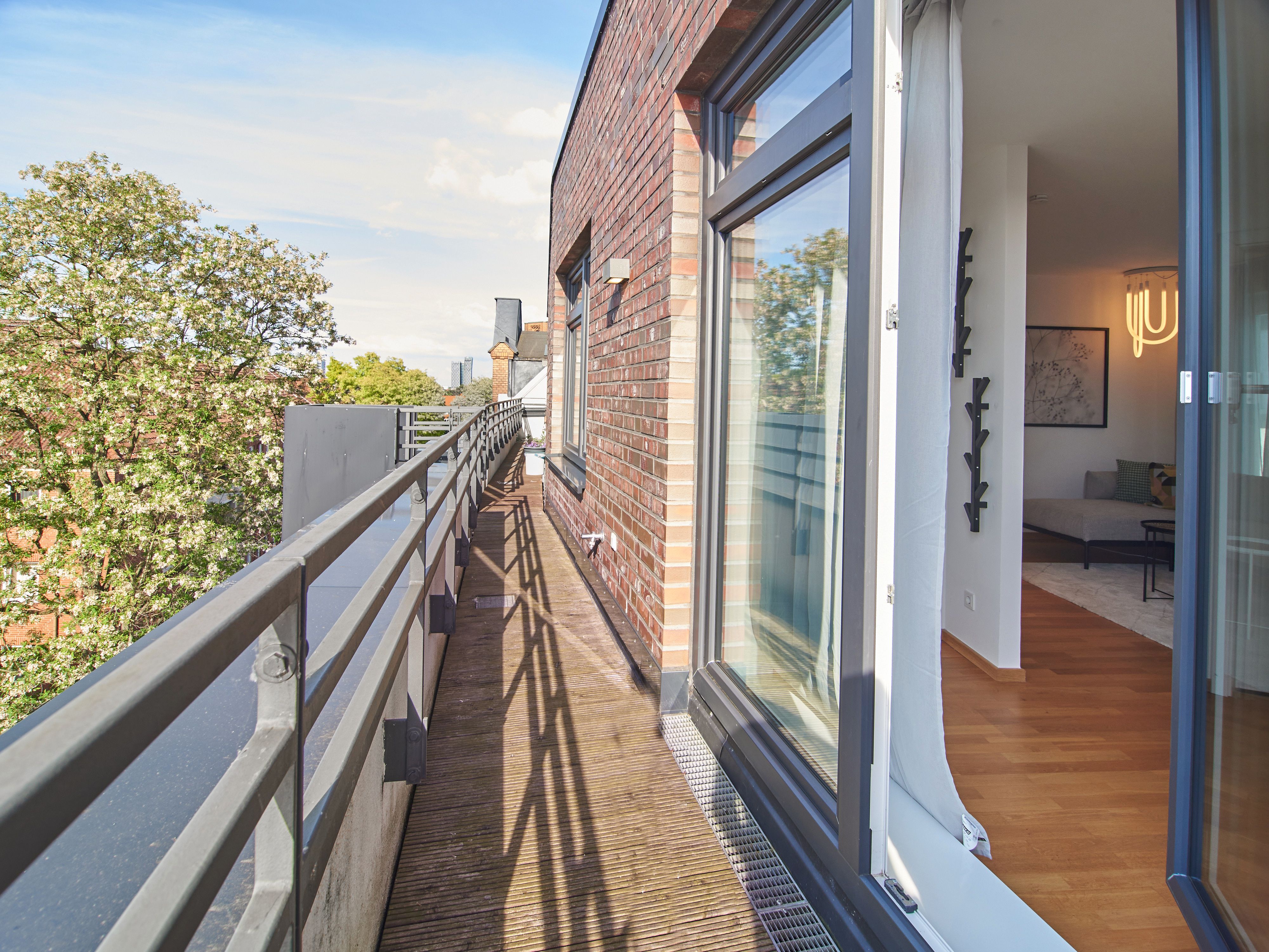 Modern Urban Living In Hamburg-Altona: Stylish 2-Room Apartment With Balcony & Prime Location - 6