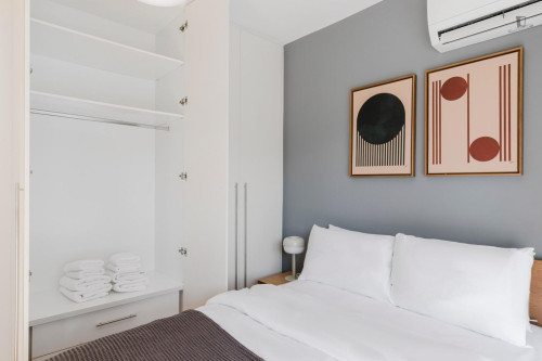 Excellent 2-bedroom flat near the Aghia Skepi train station