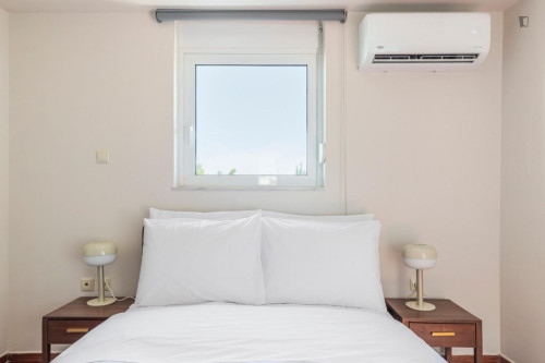 Colourful 2-bedroom apartment in Alimos