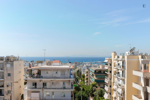 Colourful 2-bedroom apartment in Alimos