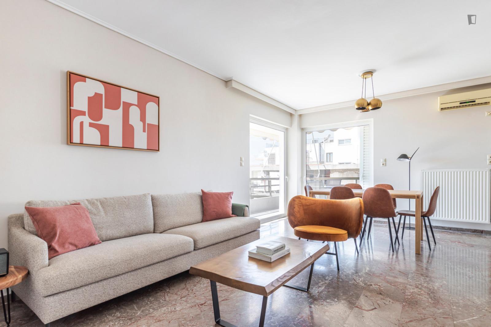  Colourful 2-Bedroom Apartment In Alimos  -  Colourful 2-bedroom apartment in Alimos  - Gallery -  1