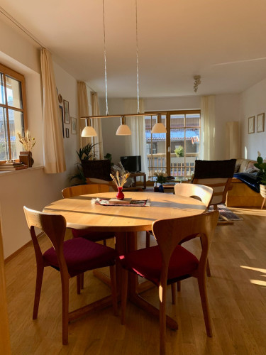 Quiet sunny apartment not far from Agatharied Hospital