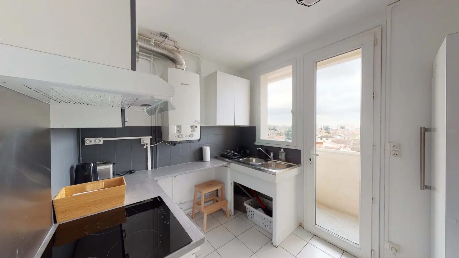 Room In A Shared 12-Bedroom - 3