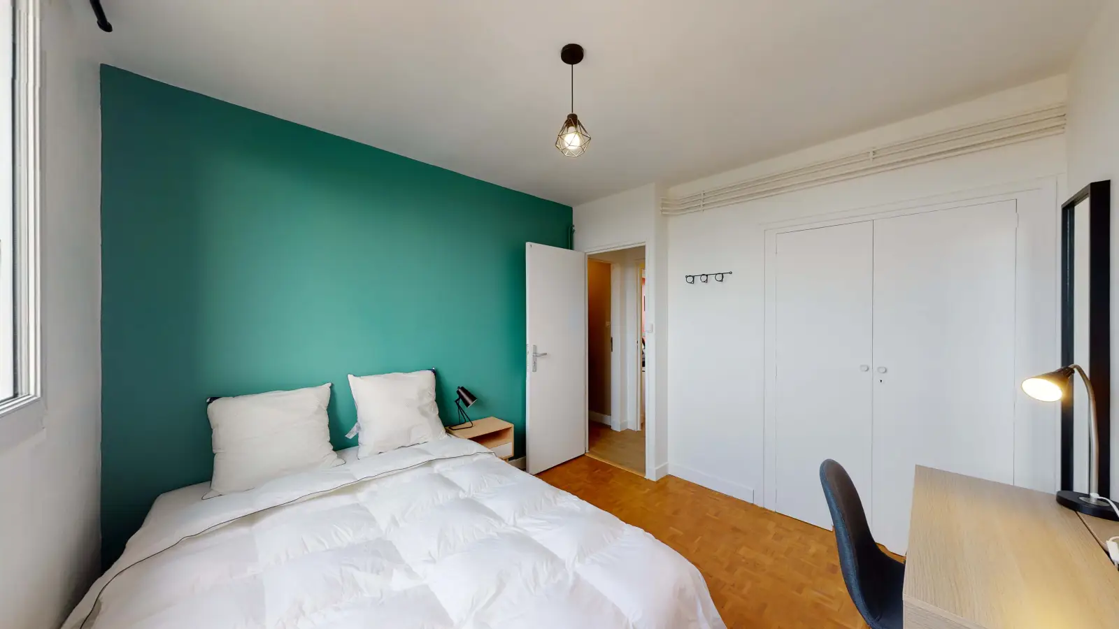 Room In A Shared 12-Bedroom - 1