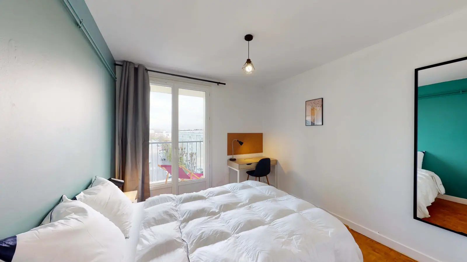 Room In A Shared 12-Bedroom - 8