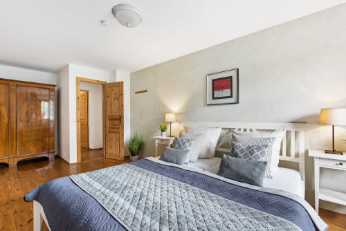 Neat, cute suite in nice area (Kreischa)