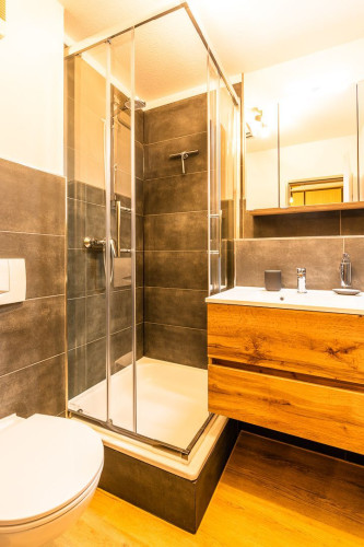 Black Mirror Detmold Free Wifi Free Parking - Gallery - 21