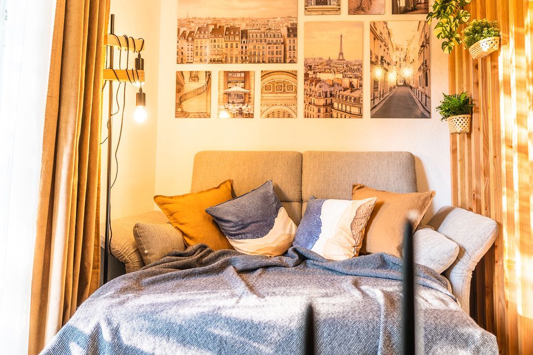 Black Mirror Detmold Free Wifi Free Parking  -  Black Mirror Detmold Free Wifi Free Parking  - Gallery -  2