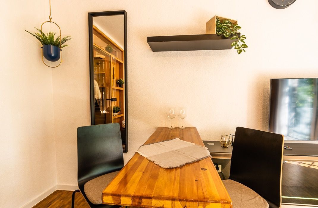  Black Mirror Detmold Free Wifi Free Parking  -  Black Mirror Detmold Free Wifi Free Parking  - Gallery -  15