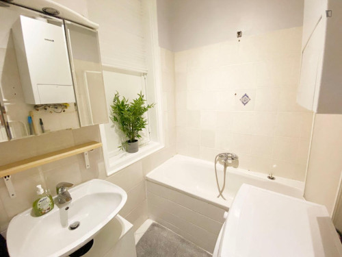 Cozy double bedroom near the Neubaugasse subway station  - Gallery -  5