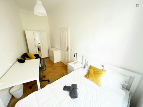 Inviting double bedroom in Schottenfeld  - Gallery -  5