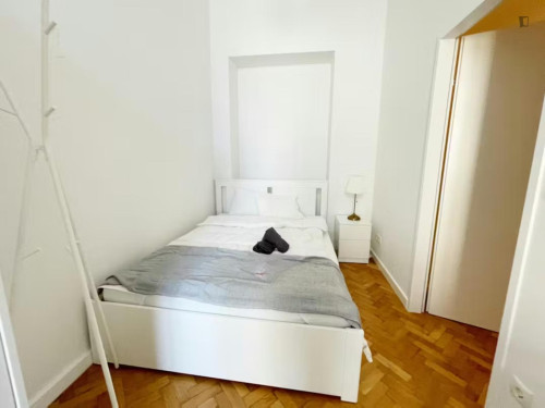 Cozy double bedroom close to the IBS International Business School