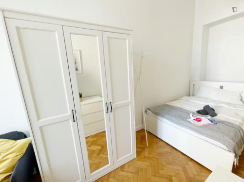 Cozy double bedroom close to the IBS International Business School