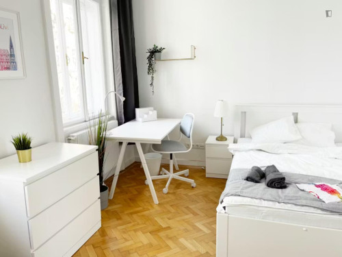 Bright double bedroom near the IBS International Business School