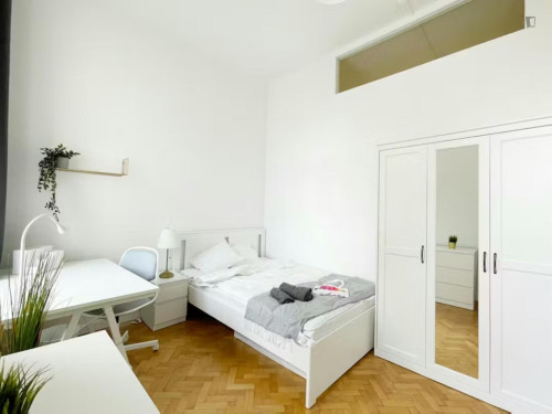 Bright double bedroom near the IBS International Business School