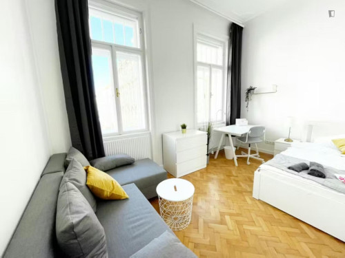 Bright double bedroom near the IBS International Business School