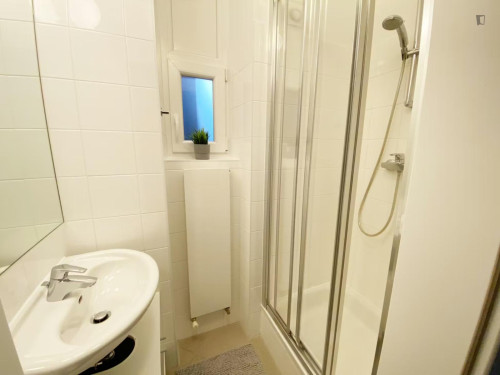 Very cool double bedroom in Mariahilf  - Gallery -  5