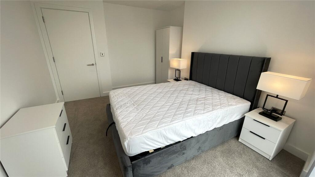 Exceptional 35th Floor Two-Bed Two-Bath Apartment - 3