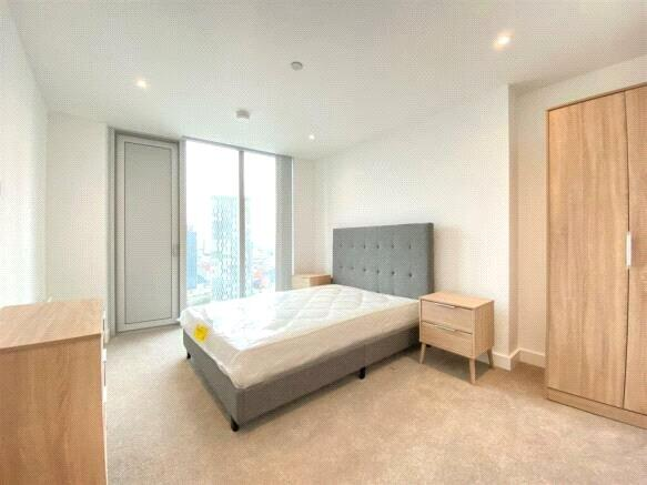 Stunning Corner 2-Bedroom Apartment (Single Room) - 10